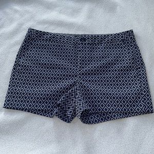 Banana Republic shorts Hampton fit blue-and-white print size 10